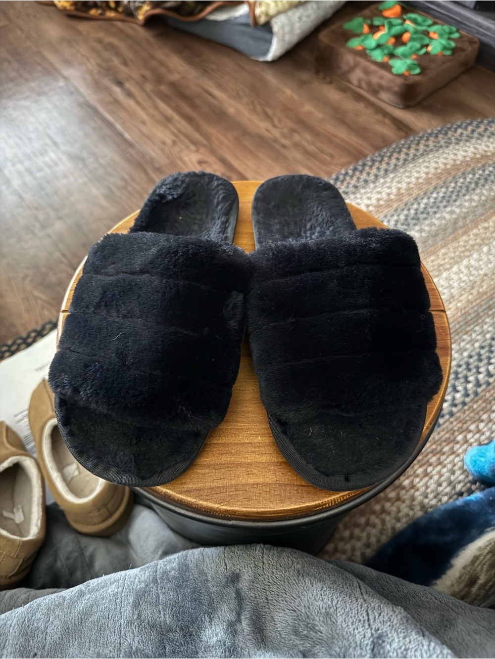 Plush Black Faux-Fur Slide Slippers for Women
